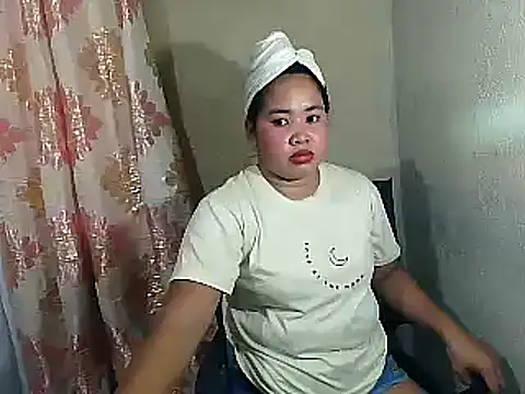 Snapshot of PinayGirl23 chatting on December 2, 12:58 am PinayGirl23 online show from December 2, 12:58 am