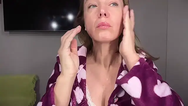 RachellAmazing online show from October 18, 5:20 am