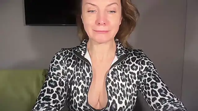 Snapshot of RachellAmazing chatting on December 4, 1:43 pm RachellAmazing online show from December 4, 1:43 pm