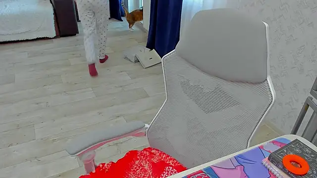 c arina x online show from October 1, 11:14 am