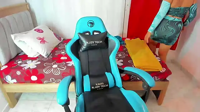 Snapshot of Lunastar02 chatting on November 27, 7:03 pm Lunastar02 online show from November 27, 7:03 pm