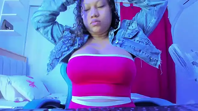 Snapshot of Lunastar02 chatting on November 13, 1:04 pm Lunastar02 online show from November 13, 1:04 pm