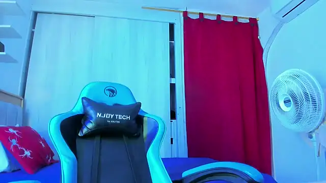 Snapshot of Lunastar02 chatting on November 8, 2:42 pm Lunastar02 online show from November 8, 2:42 pm