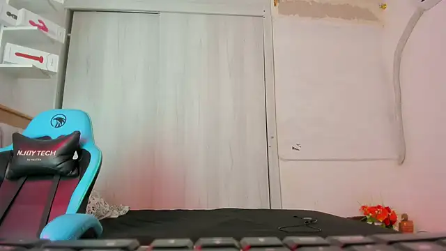 Snapshot of Lunastar02 chatting on October 10, 1:34 pm Lunastar02 online show from October 10, 1:34 pm