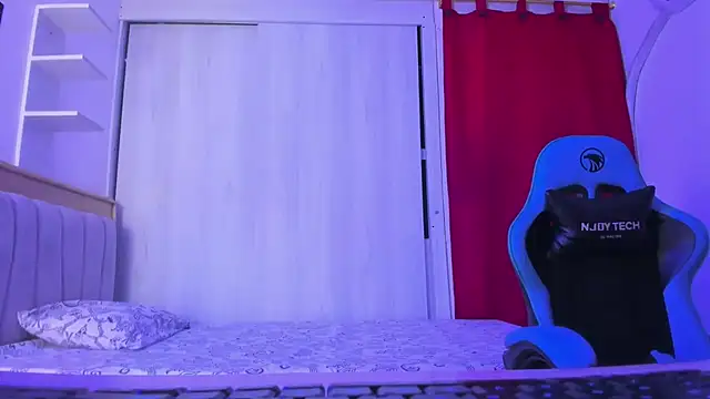 Lunastar02 online show from January 18, 2:09 pm