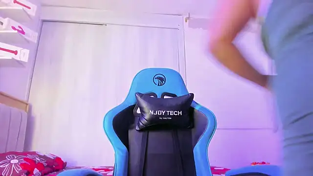 Snapshot of Lunastar02 chatting on October 3, 1:45 pm Lunastar02 online show from October 3, 1:45 pm