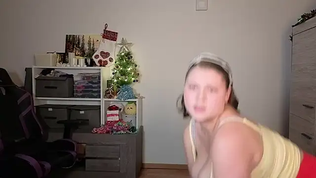 TinniAngel online show from December 3, 6:18 pm