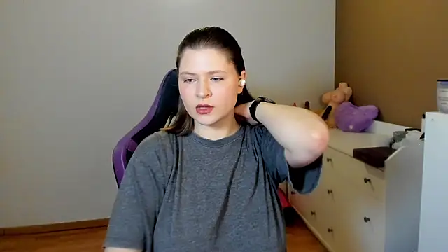 Snapshot of TinniAngel chatting on March 1, 6:11 pm TinniAngel online show from March 1, 6:11 pm