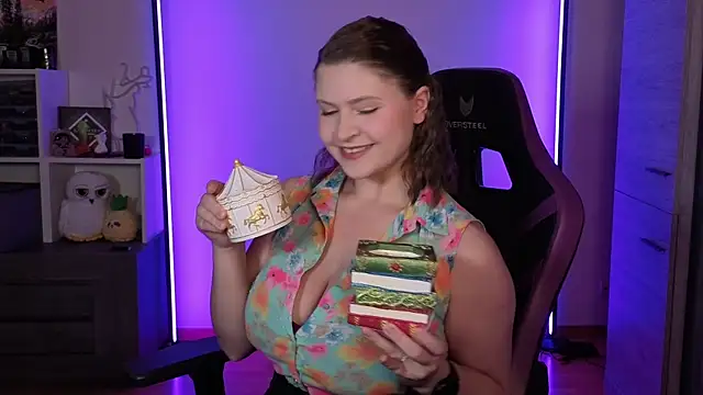 Snapshot of TinniAngel chatting on January 13, 6:01 pm TinniAngel online show from January 13, 6:01 pm