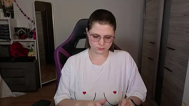 Snapshot of TinniAngel chatting on February 8, 5:54 pm TinniAngel online show from February 8, 5:54 pm