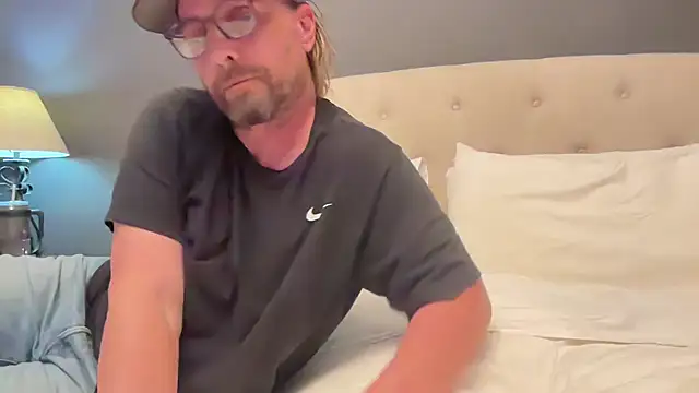 Snapshot of RyanRitchie chatting on November 17, 5:22 am RyanRitchie online show from November 17, 5:22 am