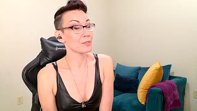 EveEnigma online show from February 20, 5:30 pm