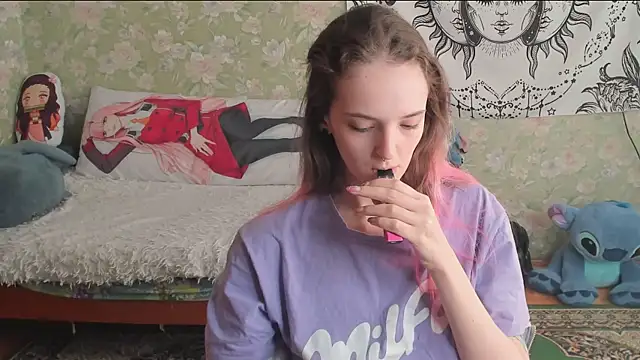 Cutie Adelia online show from March 31, 9:33 am