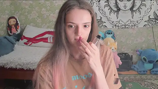 Snapshot of Cutie_Adelia chatting on July 16, 8:55 am Cutie Adelia online show from July 16, 8:55 am