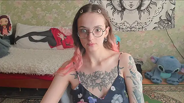 Cutie Adelia online show from April 19, 10:49 am