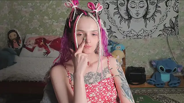 Snapshot of Cutie_Adelia chatting on June 11, 12:57 pm Cutie Adelia online show from June 11, 12:57 pm