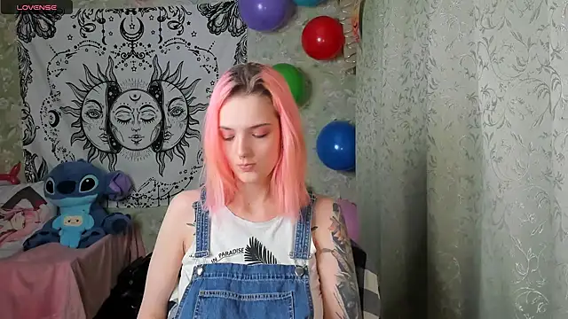 Cutie Adelia online show from December 12, 1:39 pm