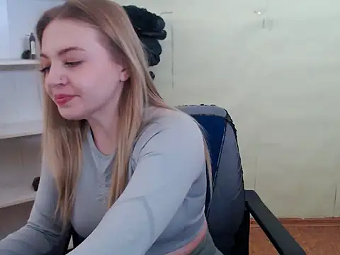CrazyGloria online show from March 11, 5:57 am