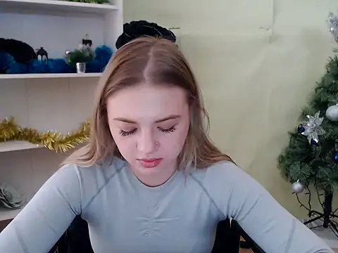 CrazyGloria online show from December 5, 9:33 am