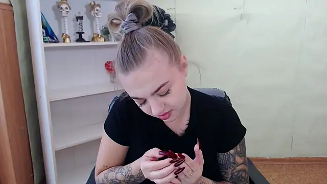 CrazyGloria online show from September 22, 5:13 am