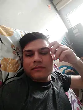 Snapshot of alex78265 chatting on September 15, 1:06 am alex78265 online show from September 15, 1:06 am