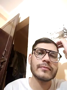 Snapshot of alex78265 chatting on October 3, 5:36 pm alex78265 online show from October 3, 5:36 pm