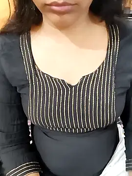 Snapshot of Diya_143 chatting on March 18, 5:33 pm Diya 143 online show from March 18, 5:33 pm