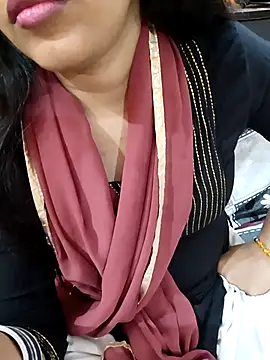 Snapshot of Diya_143 chatting on March 18, 2:28 pm Diya 143 online show from March 18, 2:28 pm