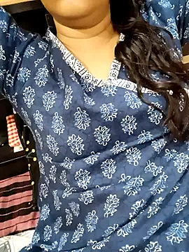 Snapshot of Diya_143 chatting on March 15, 10:24 am Diya 143 online show from March 15, 10:24 am