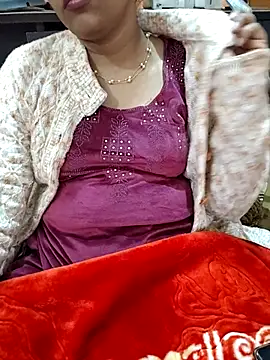 Snapshot of Diya_143 chatting on January 19, 8:29 am Diya 143 online show from January 19, 8:29 am