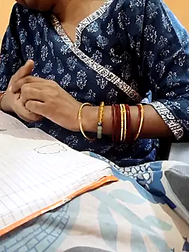 Snapshot of Diya_143 chatting on September 24, 3:35 am Diya 143 online show from September 24, 3:35 am