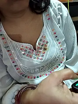 Snapshot of Diya_143 chatting on February 20, 6:32 pm Diya 143 online show from February 20, 6:32 pm