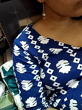 Snapshot of Diya_143 chatting on February 13, 7:08 am Diya 143 online show from February 13, 7:08 am