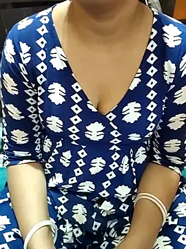 Snapshot of Diya_143 chatting on February 12, 7:02 pm Diya 143 online show from February 12, 7:02 pm