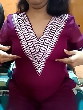 Snapshot of Diya_143 chatting on February 28, 7:19 am Diya 143 online show from February 28, 7:19 am