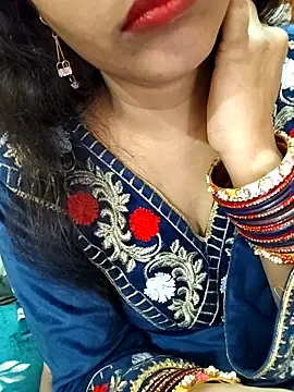 Snapshot of Diya_143 chatting on February 14, 7:52 am Diya 143 online show from February 14, 7:52 am