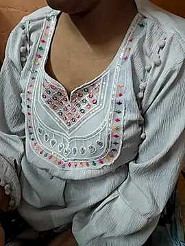 Snapshot of Diya_143 chatting on February 20, 6:26 am Diya 143 online show from February 20, 6:26 am