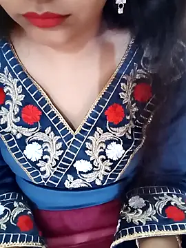 Snapshot of Diya_143 chatting on February 3, 6:40 am Diya 143 online show from February 3, 6:40 am