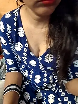 Snapshot of Diya_143 chatting on February 27, 6:35 am Diya 143 online show from February 27, 6:35 am