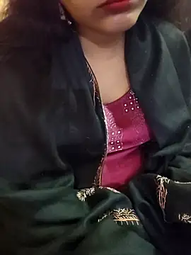 Snapshot of Diya_143 chatting on February 7, 3:47 am Diya 143 online show from February 7, 3:47 am