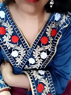 Snapshot of Diya_143 chatting on February 3, 6:00 am Diya 143 online show from February 3, 6:00 am