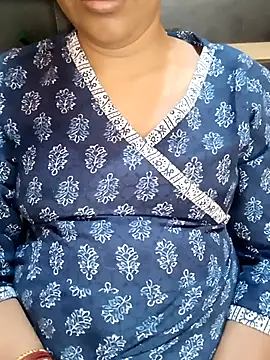 Snapshot of Diya_143 chatting on October 7, 6:36 am Diya 143 online show from October 7, 6:36 am