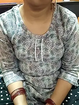 Snapshot of Diya_143 chatting on February 19, 7:49 am Diya 143 online show from February 19, 7:49 am