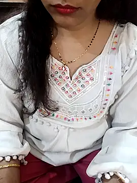 Snapshot of Diya_143 chatting on October 18, 5:31 am Diya 143 online show from October 18, 5:31 am