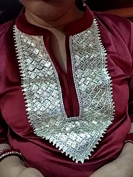 Snapshot of Diya_143 chatting on February 15, 7:57 pm Diya 143 online show from February 15, 7:57 pm