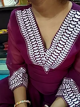 Snapshot of Diya_143 chatting on February 24, 8:26 am Diya 143 online show from February 24, 8:26 am