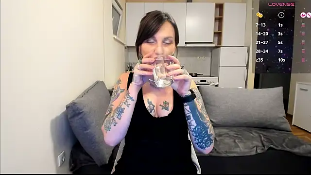 Snapshot of StacyTigerr chatting on March 11, 10:53 pm StacyTigerr online show from March 11, 10:53 pm