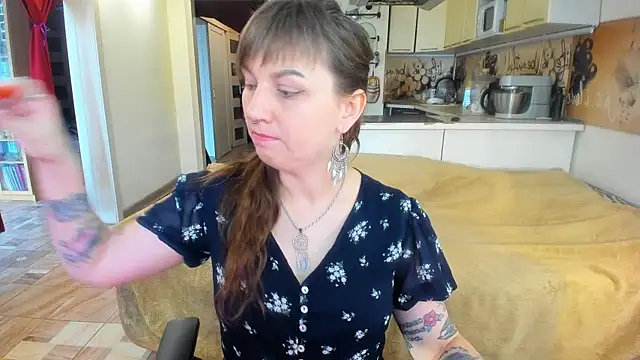StacyTigerr online show from April 30, 12:01 pm