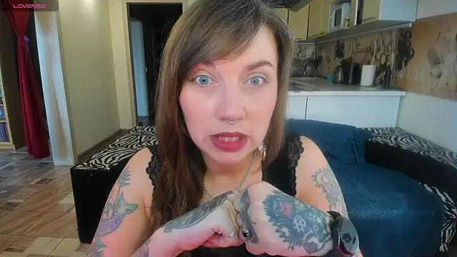 StacyTigerr online show from July 8, 10:05 am