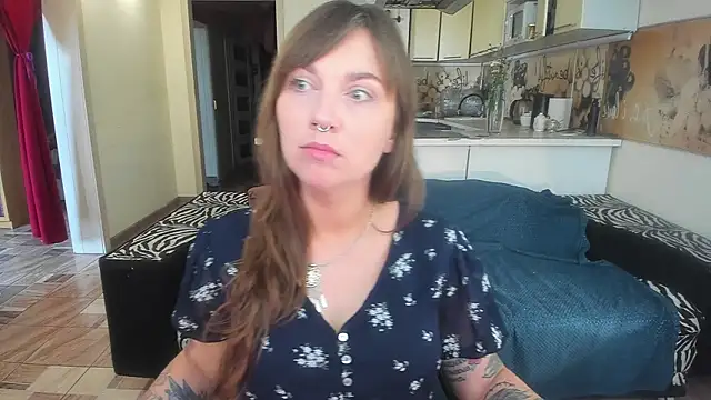 StacyTigerr online show from July 9, 1:10 pm